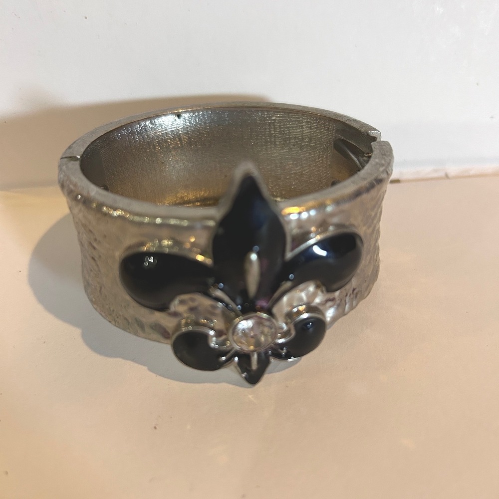 Silver Tone Fleur de Lis Bangle Bracelet Rhinestone Black Enamel Hinged Cuff